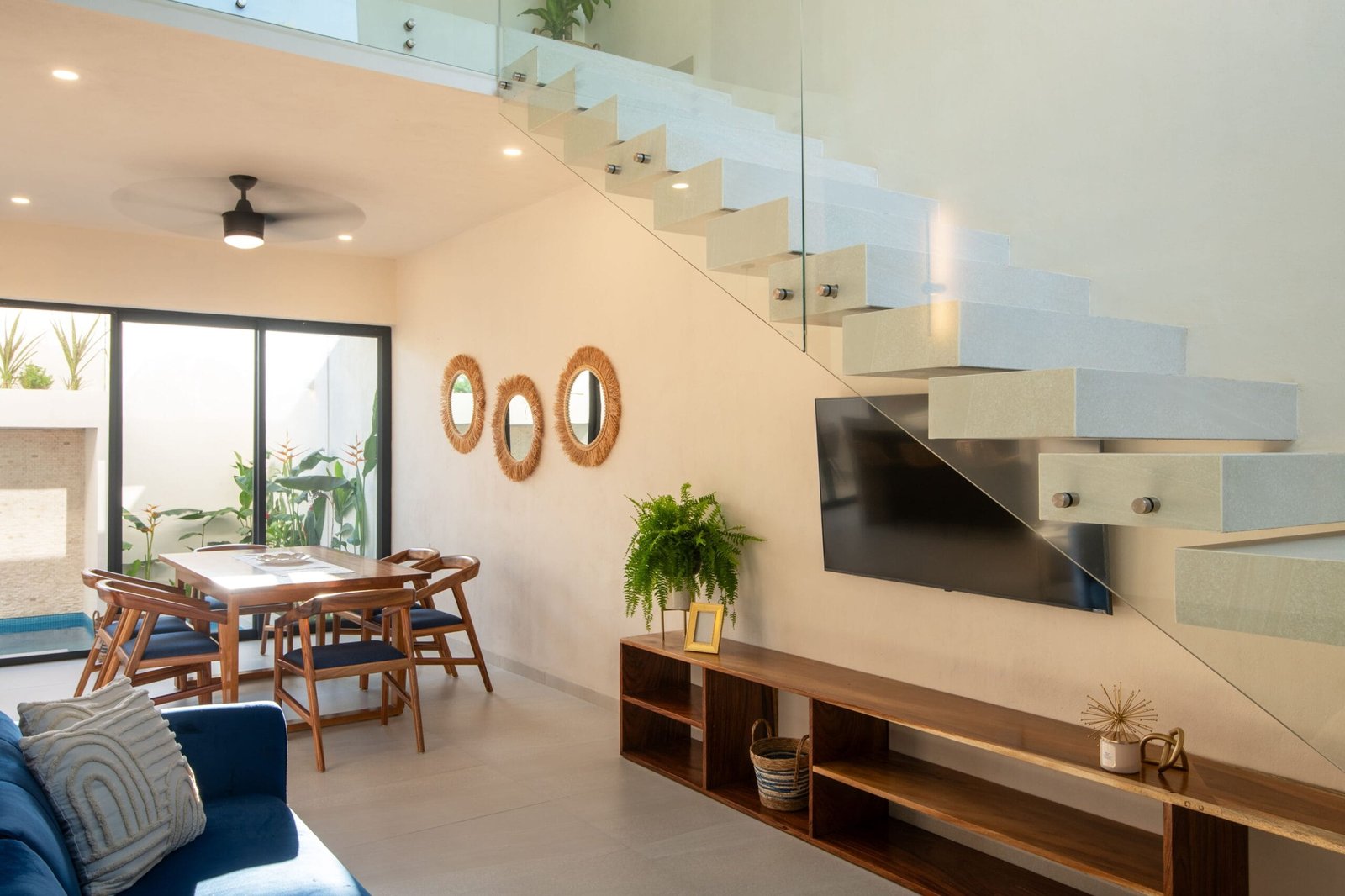 Casa-Zoe-TV-scaled.jpeg